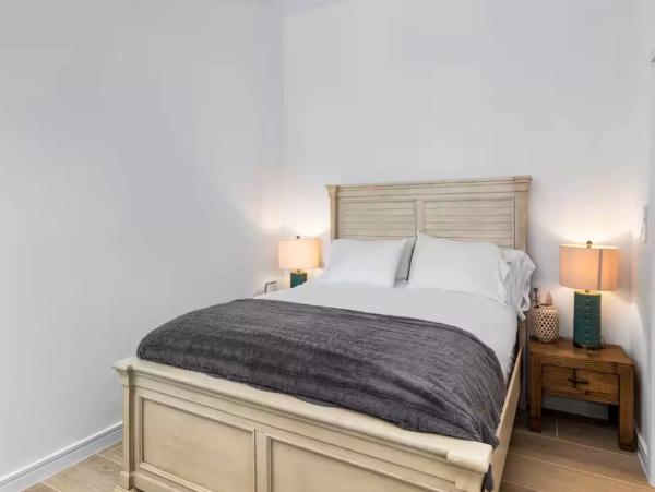 Experience Luxury Five Bedroom Retreat - Your Bohemian Escape in Nassau